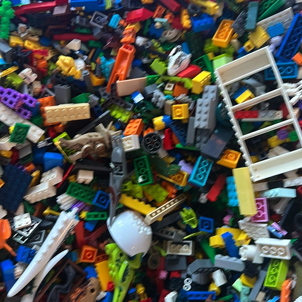100 random Lego bricks